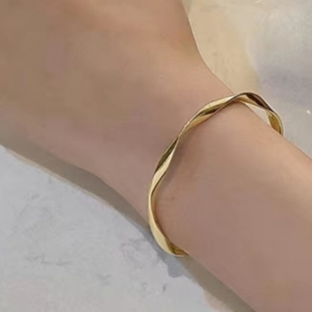 Gold Classic Minimalist Bracelet